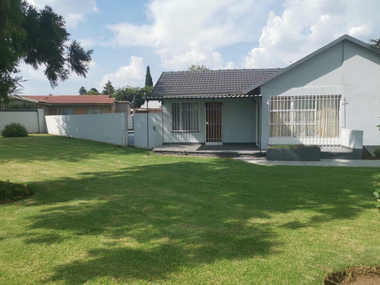 3 Bedroom House for sale in Van Dyk Park P24114524634