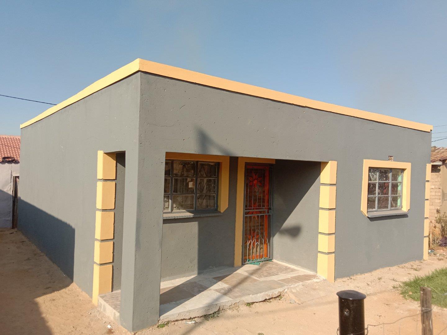 2 Bedroom House for sale in Orange Farm P24114525586