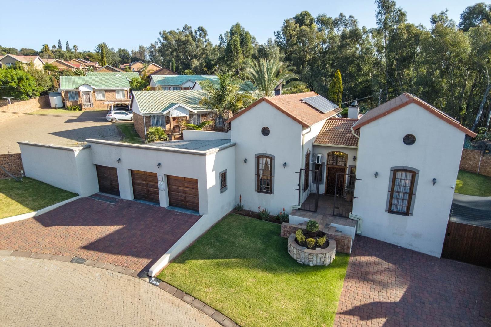 4 Bedroom House for sale in Die Heuwel P24114484352