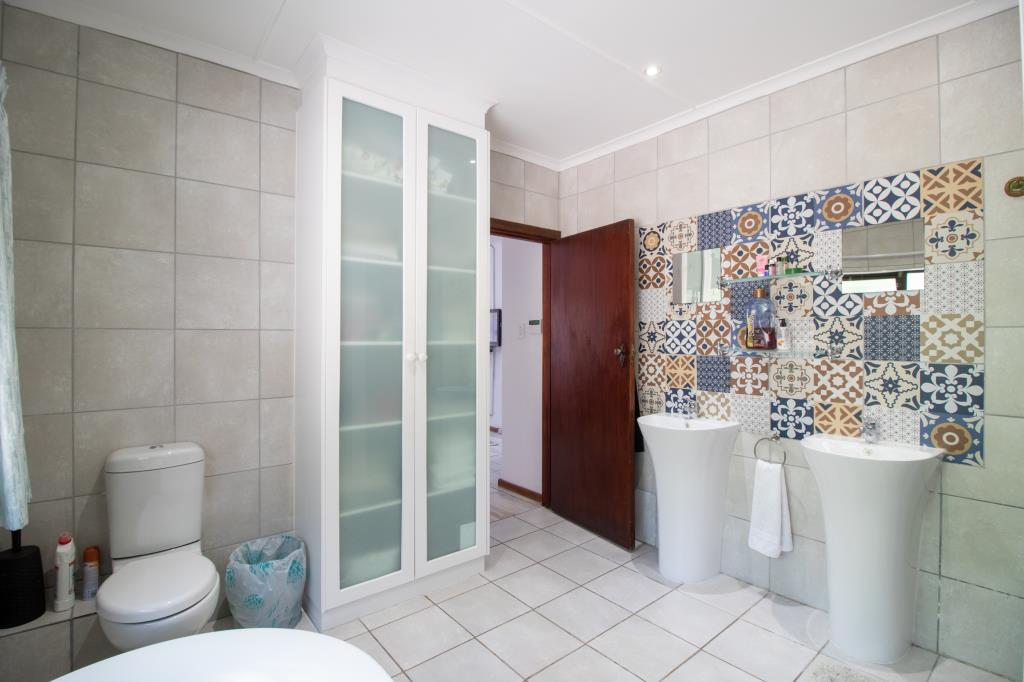 3 Bedroom House to rent in Beacon Bay P24114527143