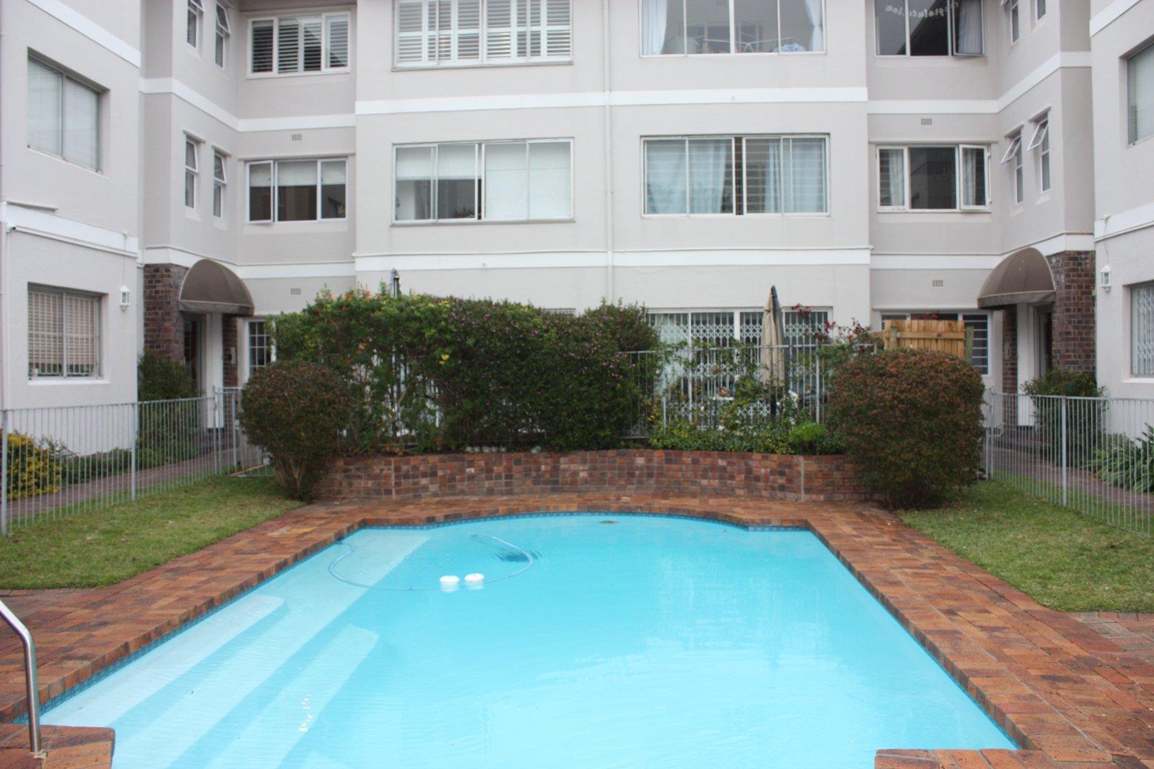 2 Bedroom Apartment / flat for sale in Rondebosch Saxonholm Rouwkoop Rd Rondebosch P24114527182