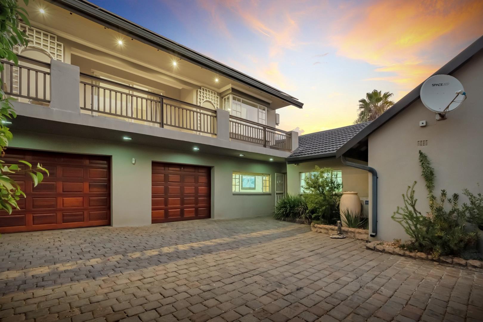 4 Bedroom House for sale in Randpark Ridge 15 Kayburne Avenue P24