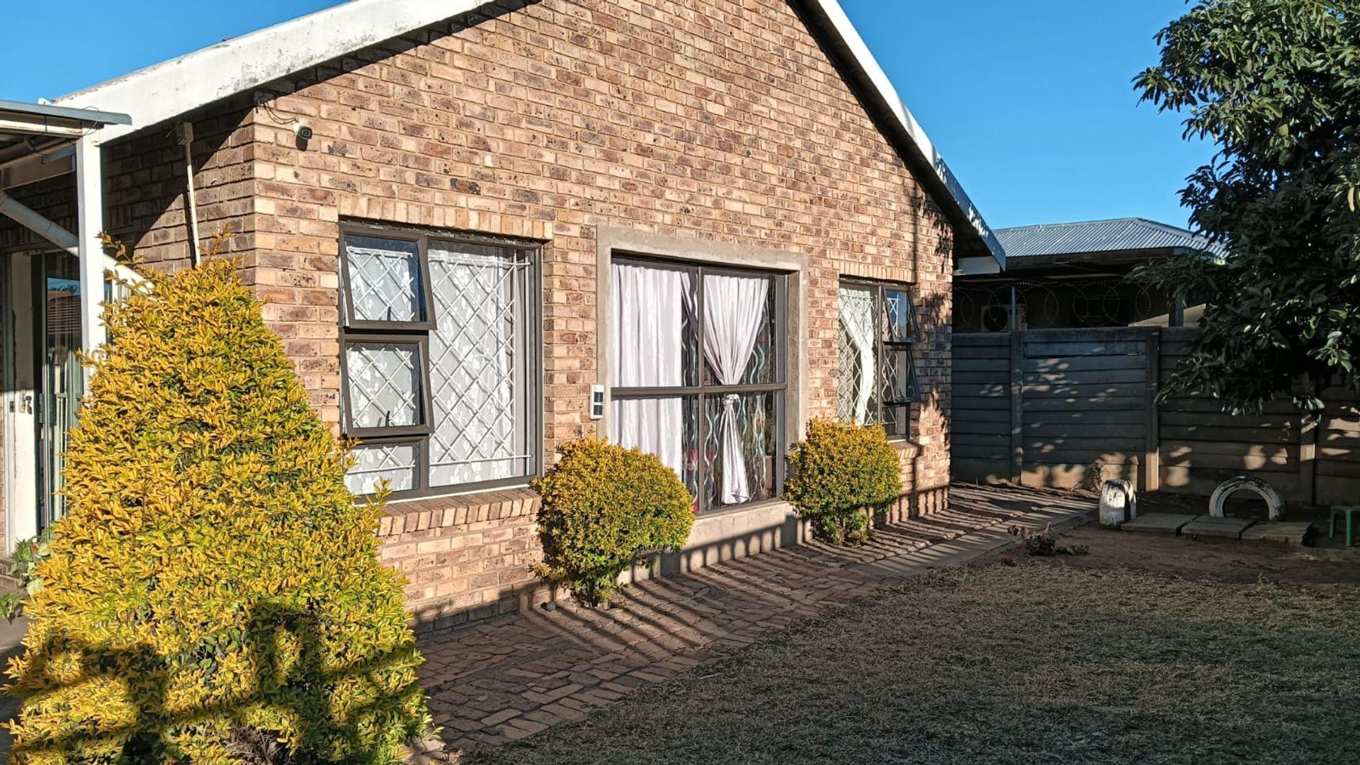 3 Bedroom House for sale in East Lynne P24114527789