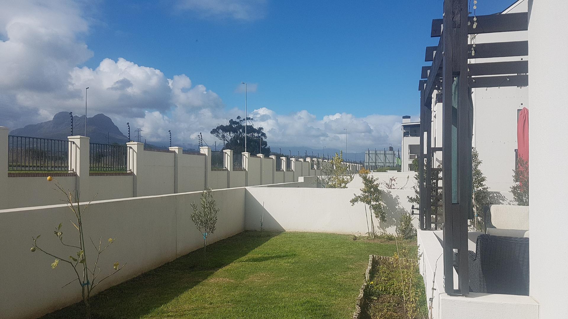 Croydon, Somerset West Property Apartments / flats to rent in Croydon