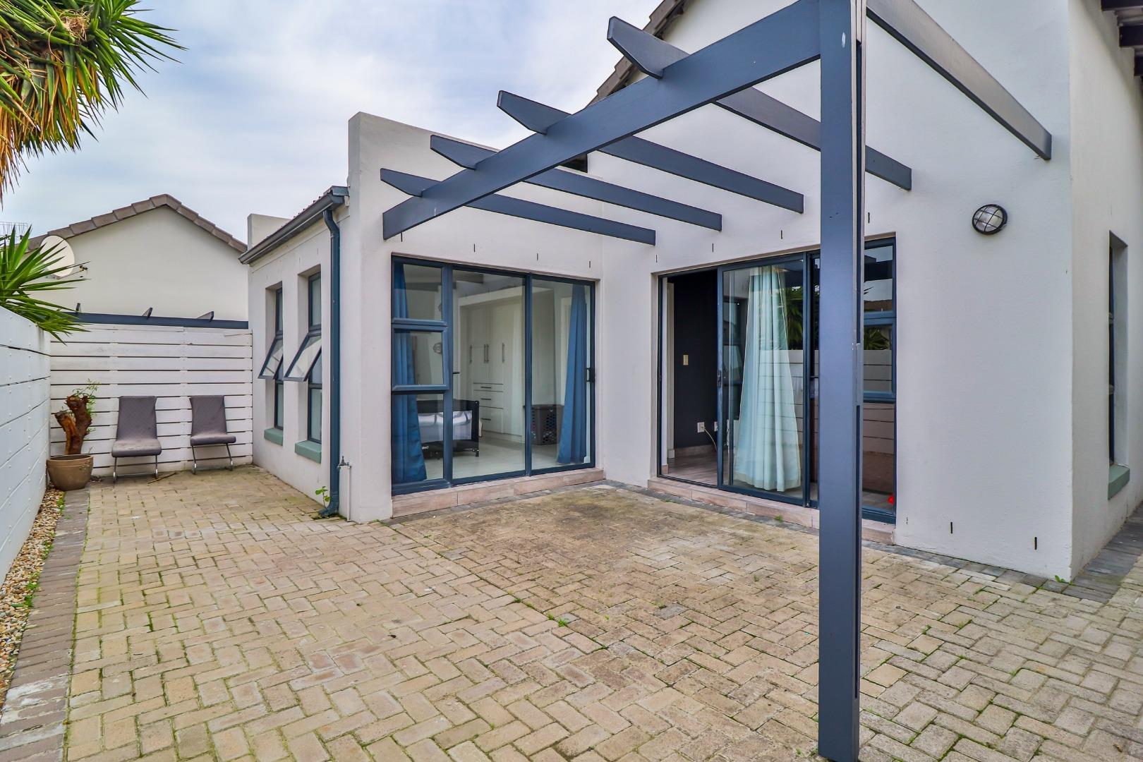 3 Bedroom Townhouse for sale in Burgundy Estate P24114529335