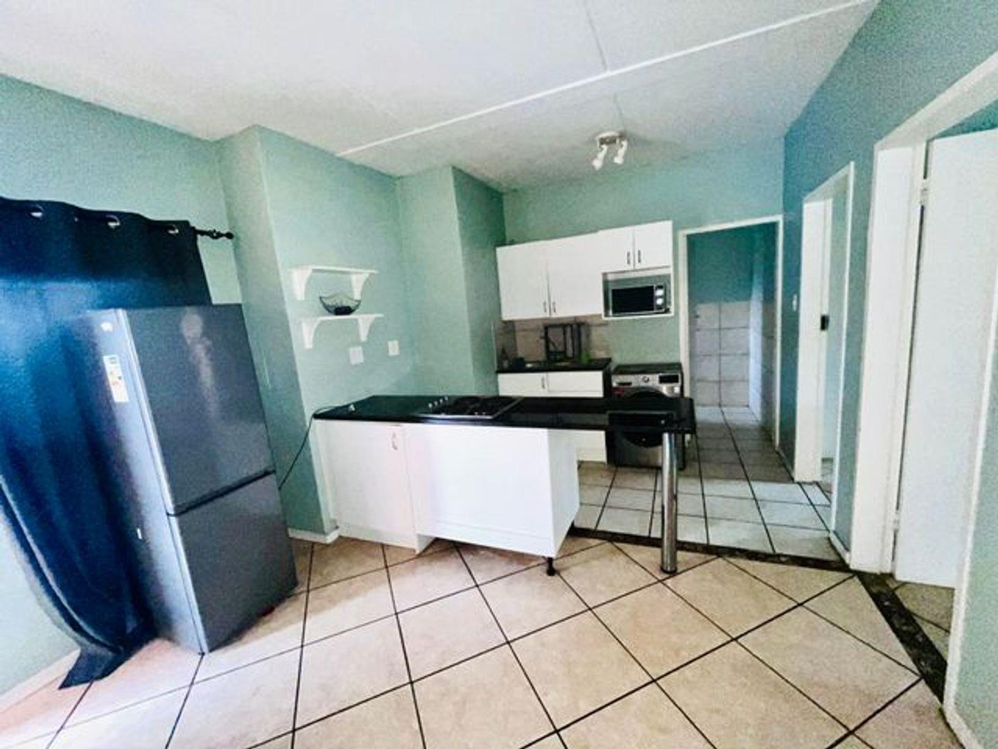 2 Bedroom Apartment / flat to rent in Hillcrest 113 Fairview Village