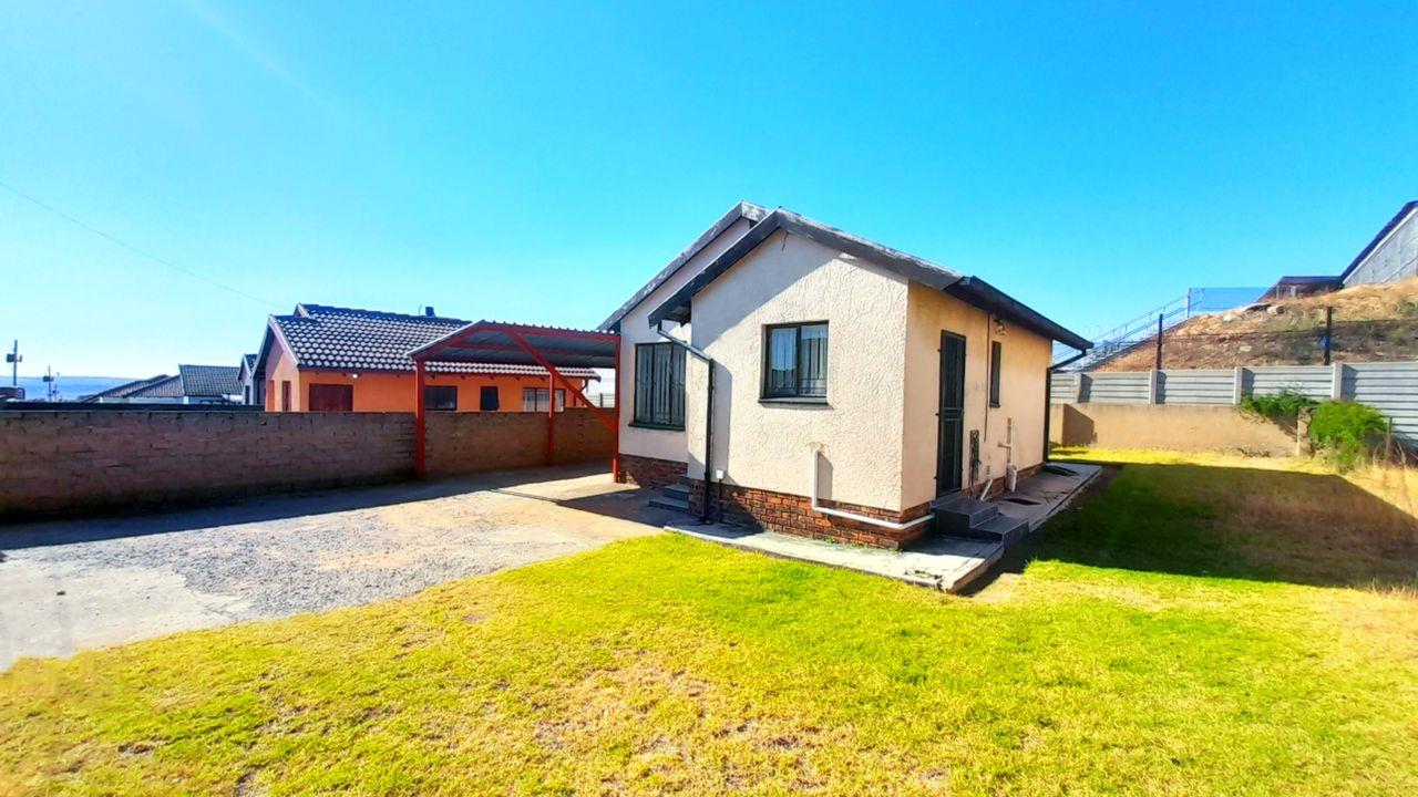 2 Bedroom House for sale in Klipfontein View P24114530979