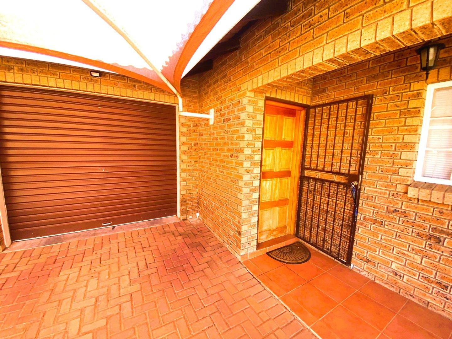 2 Bedroom Townhouse for sale in Bendor Ridge P24114531459