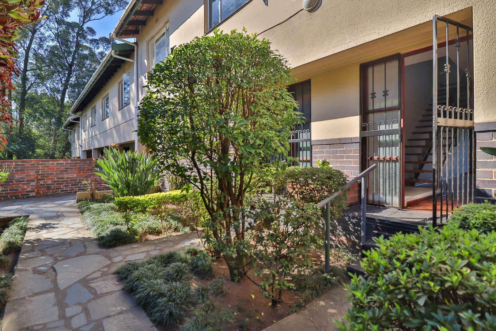 2 Bedroom Townhouse for sale in Central P24114516575