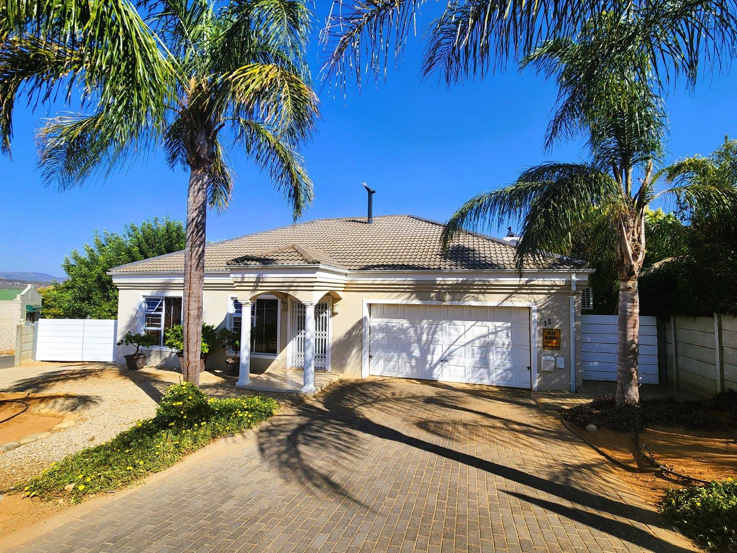 4 Bedroom House for sale in Tafelzicht 13 Lipizzaner Street P24