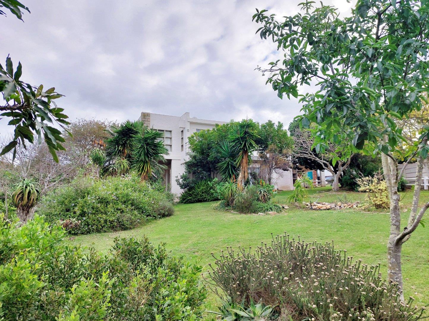 House for sale in Wavecrest P24114532855