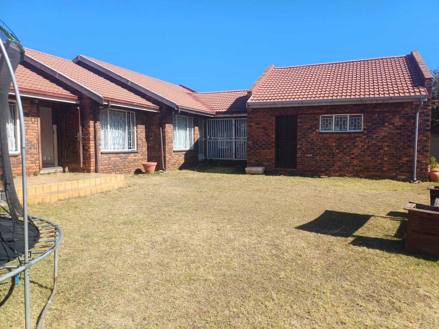 4 Bedroom House for sale in Elandspark P24114533356