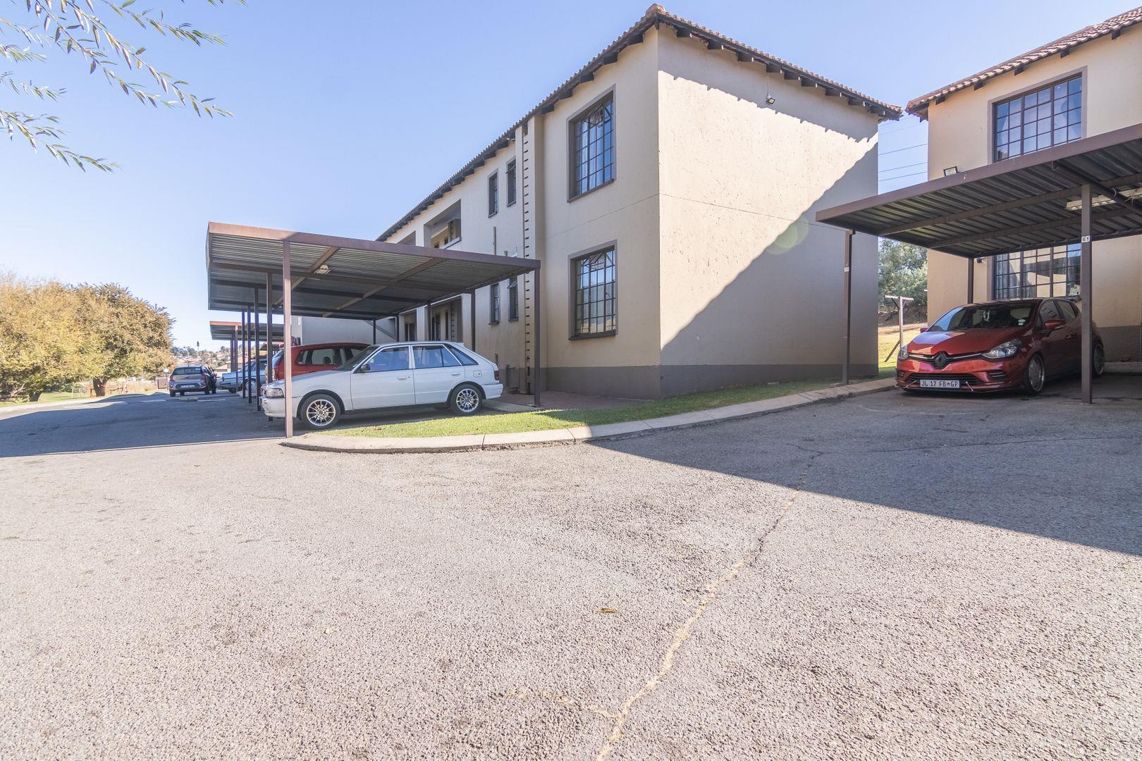 2 Bedroom Apartment / flat for sale in Roodepoort West 56 Constantina