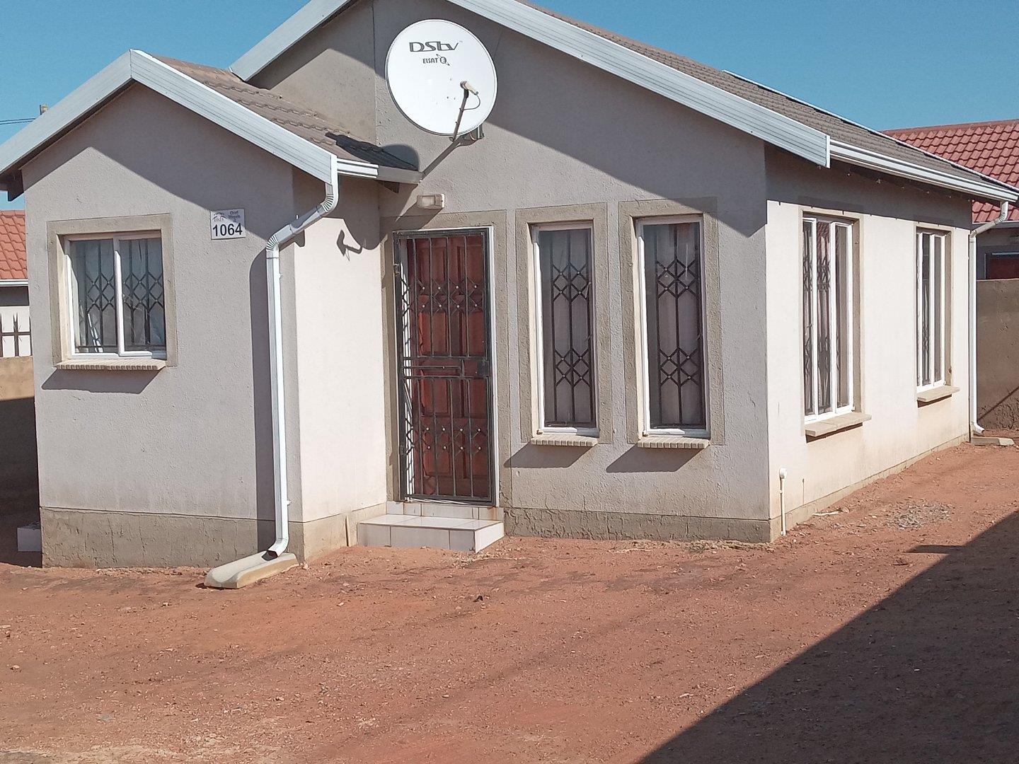 House for sale in Kagiso 1064 Chief Mogale P24114534987