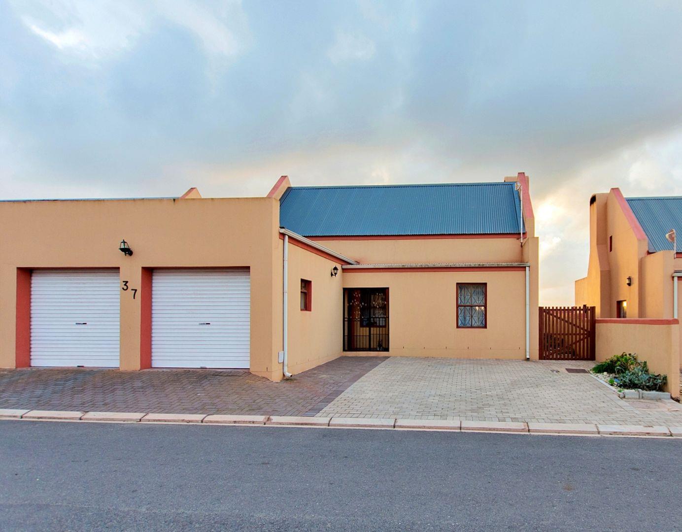 3 Bedroom House for sale in Bluewater Bay 37 Kaizer Crescent P24