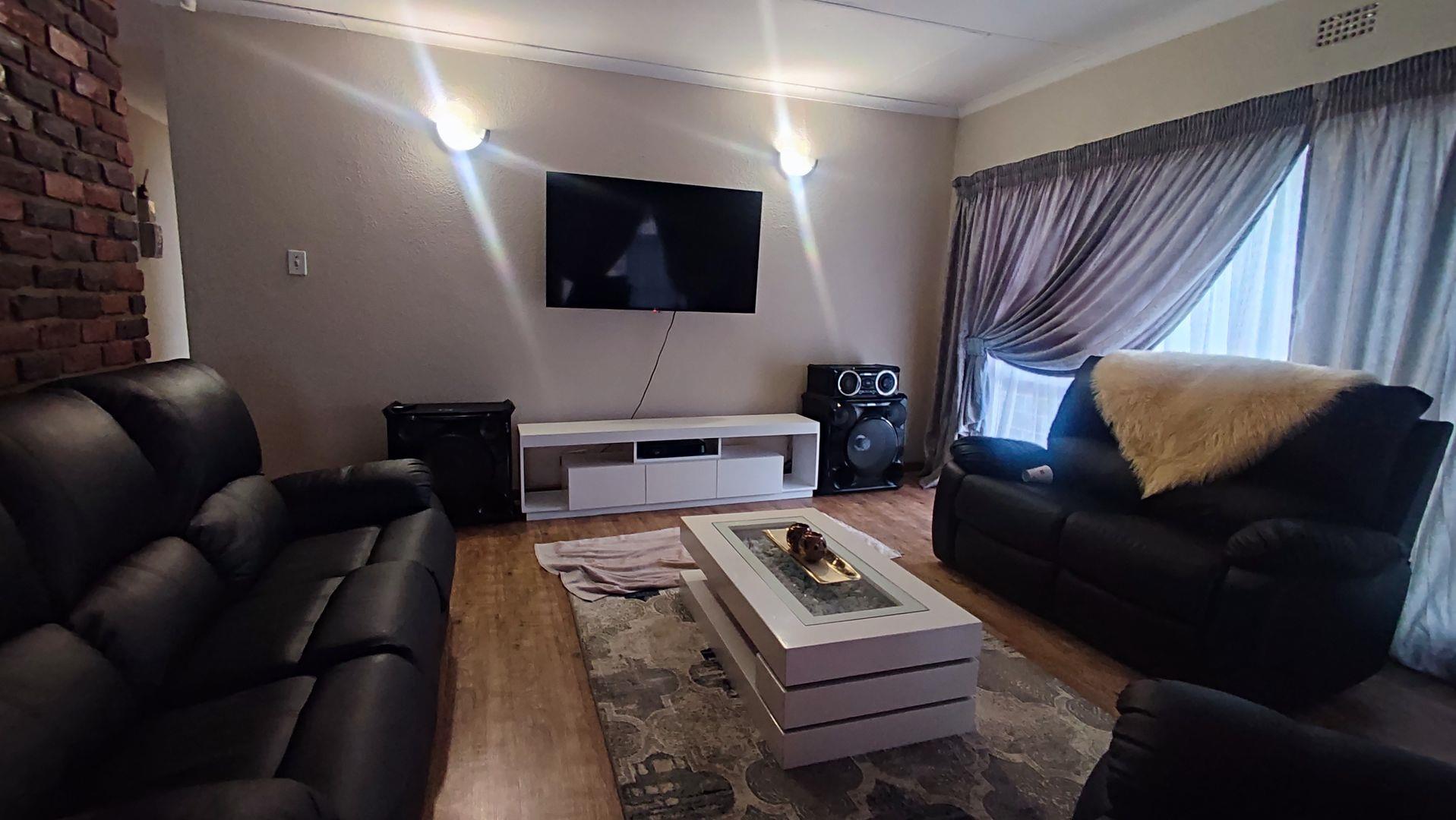 3 Bedroom House to rent in Three Rivers East P24114535207