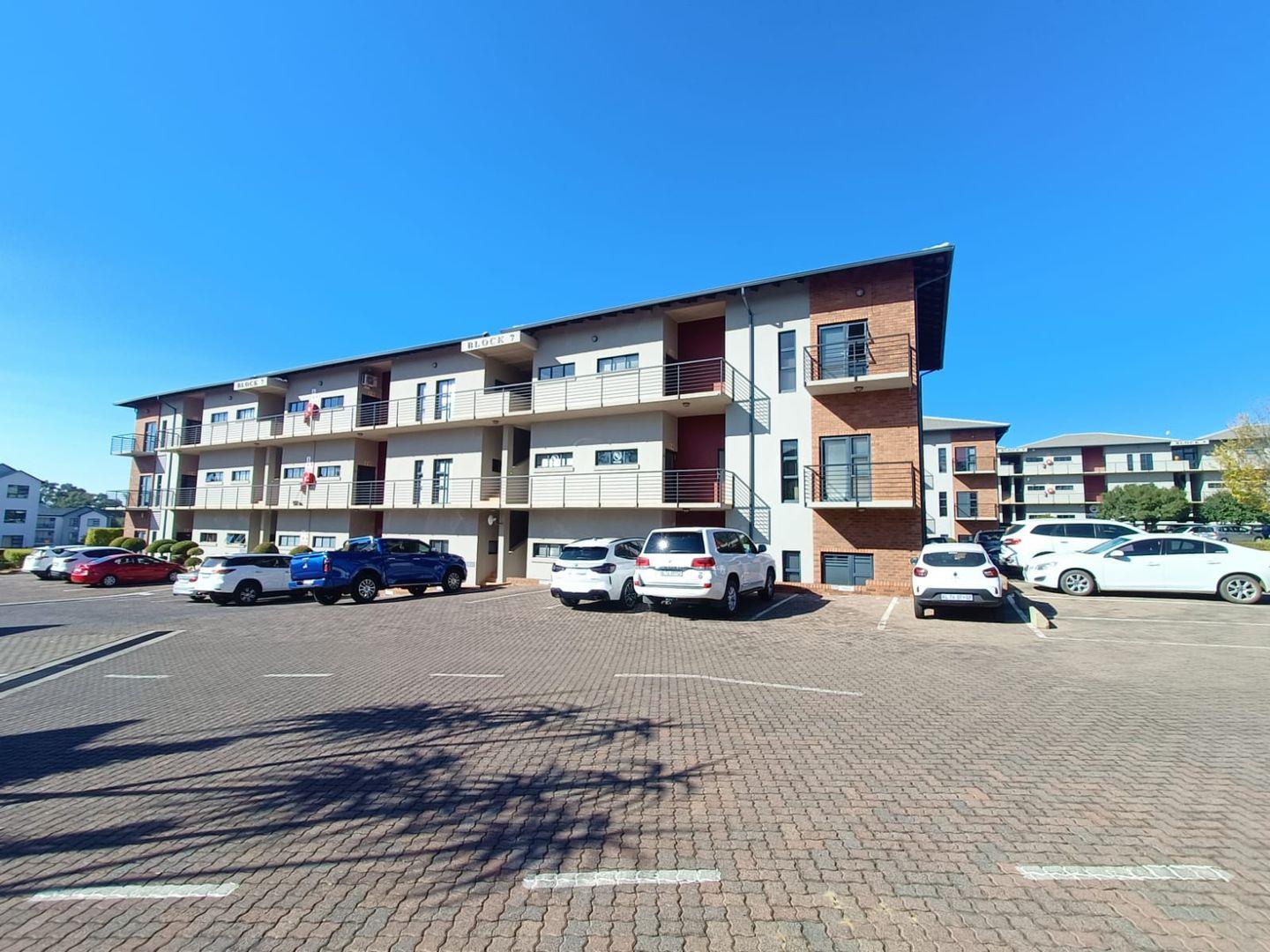 Commercial property to rent in Silver Lakes Unit 2f87 Silver Lakes