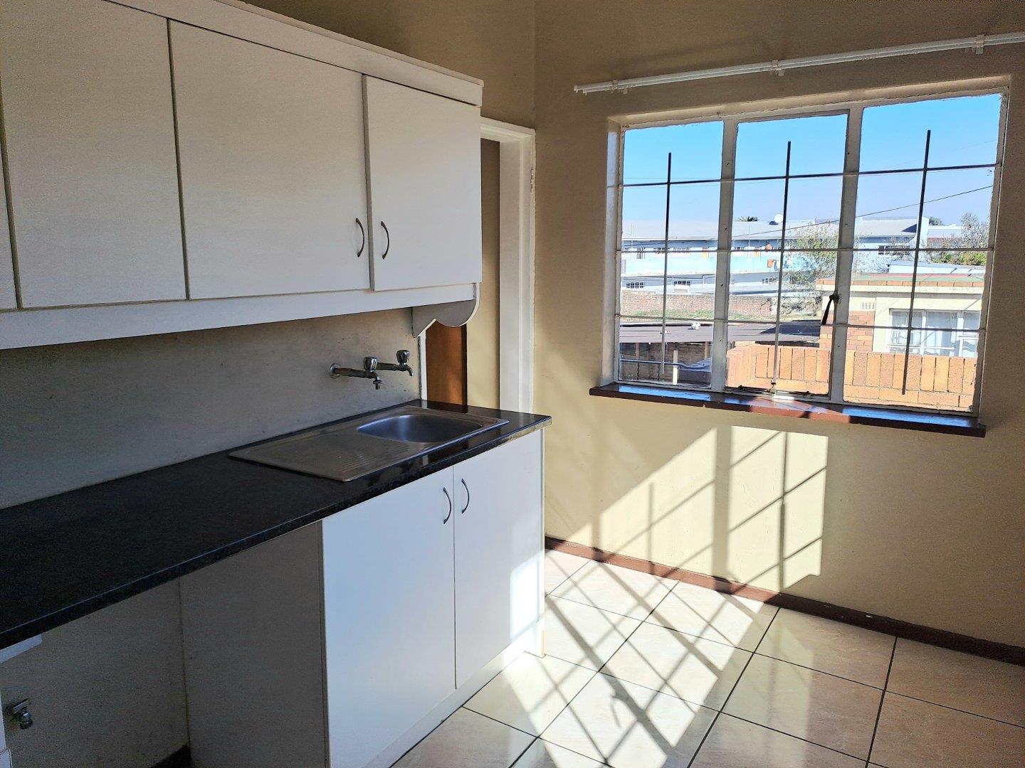 0.5 Bedroom Apartment / flat to rent in Florida 7 Marie Anna, 87