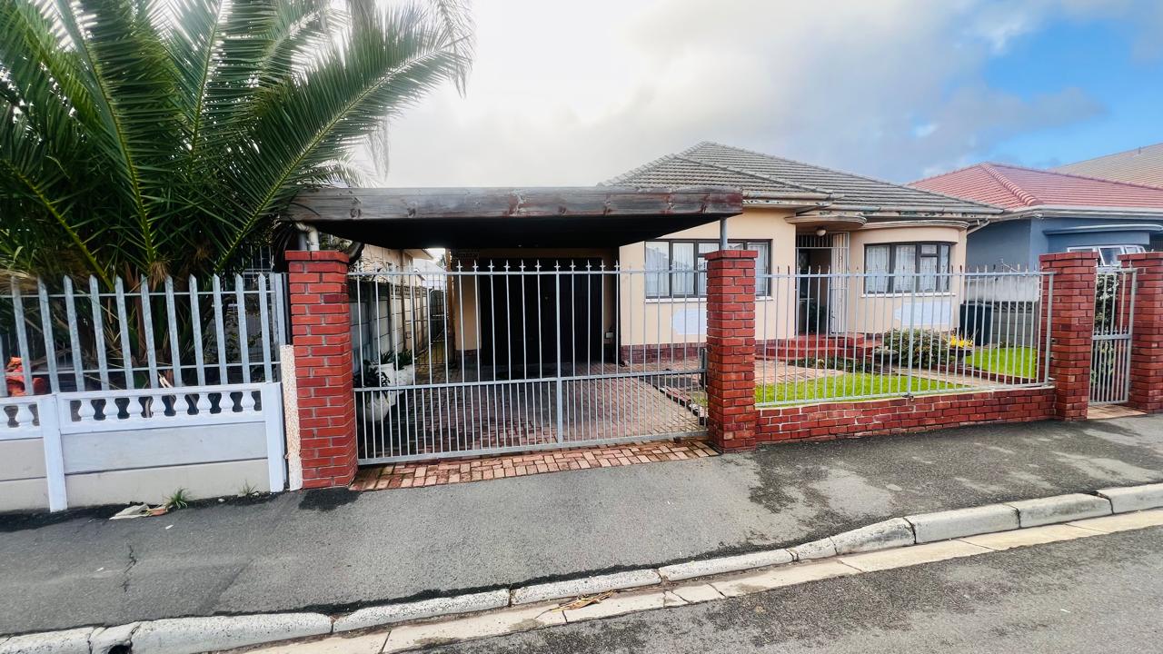 5 Bedroom House for sale in Glenlilly P24114535542