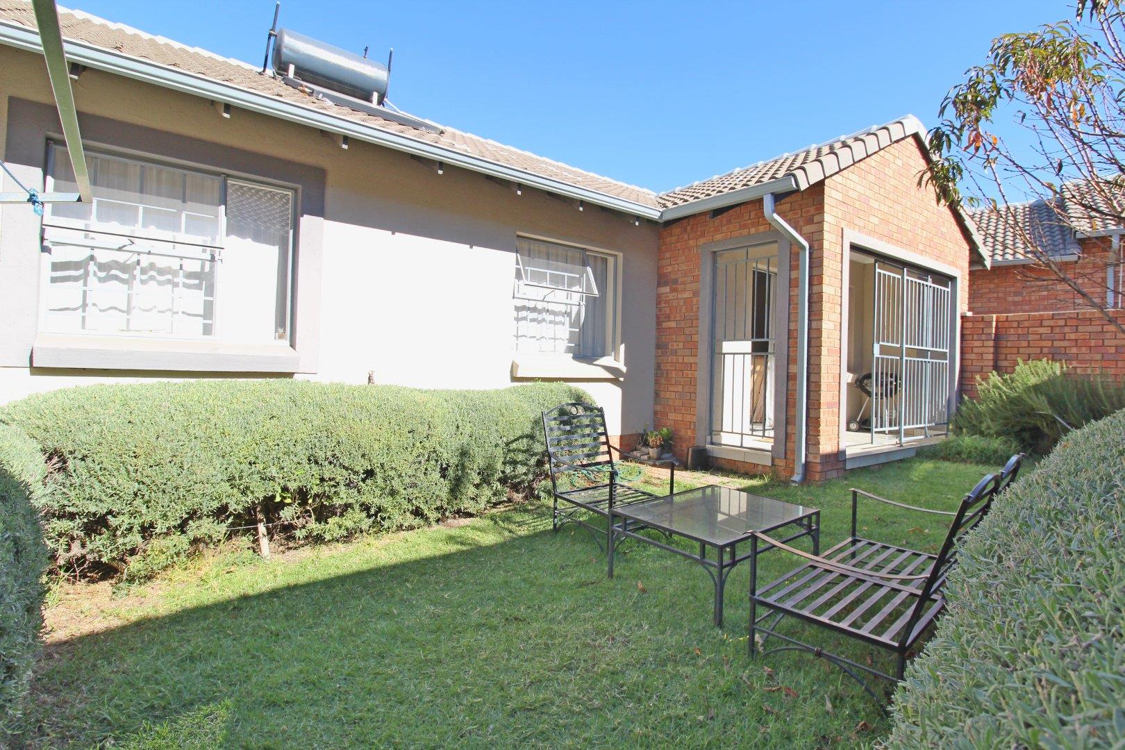 3 Bedroom Townhouse for sale in Sagewood Crescent Glades Estate, 38