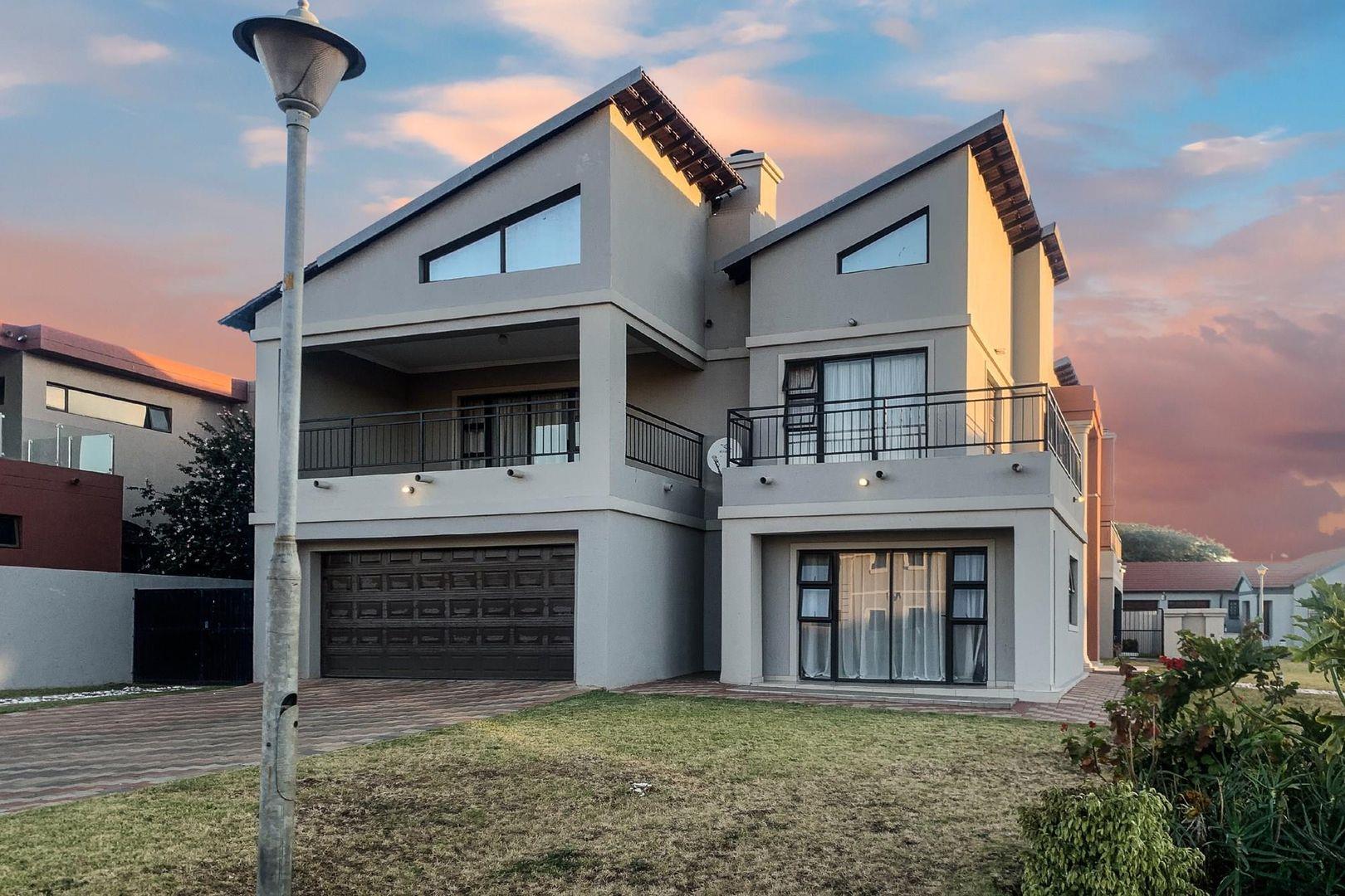 5 Bedroom House for sale in Thorn Field Estate 231 Perdeblom P24