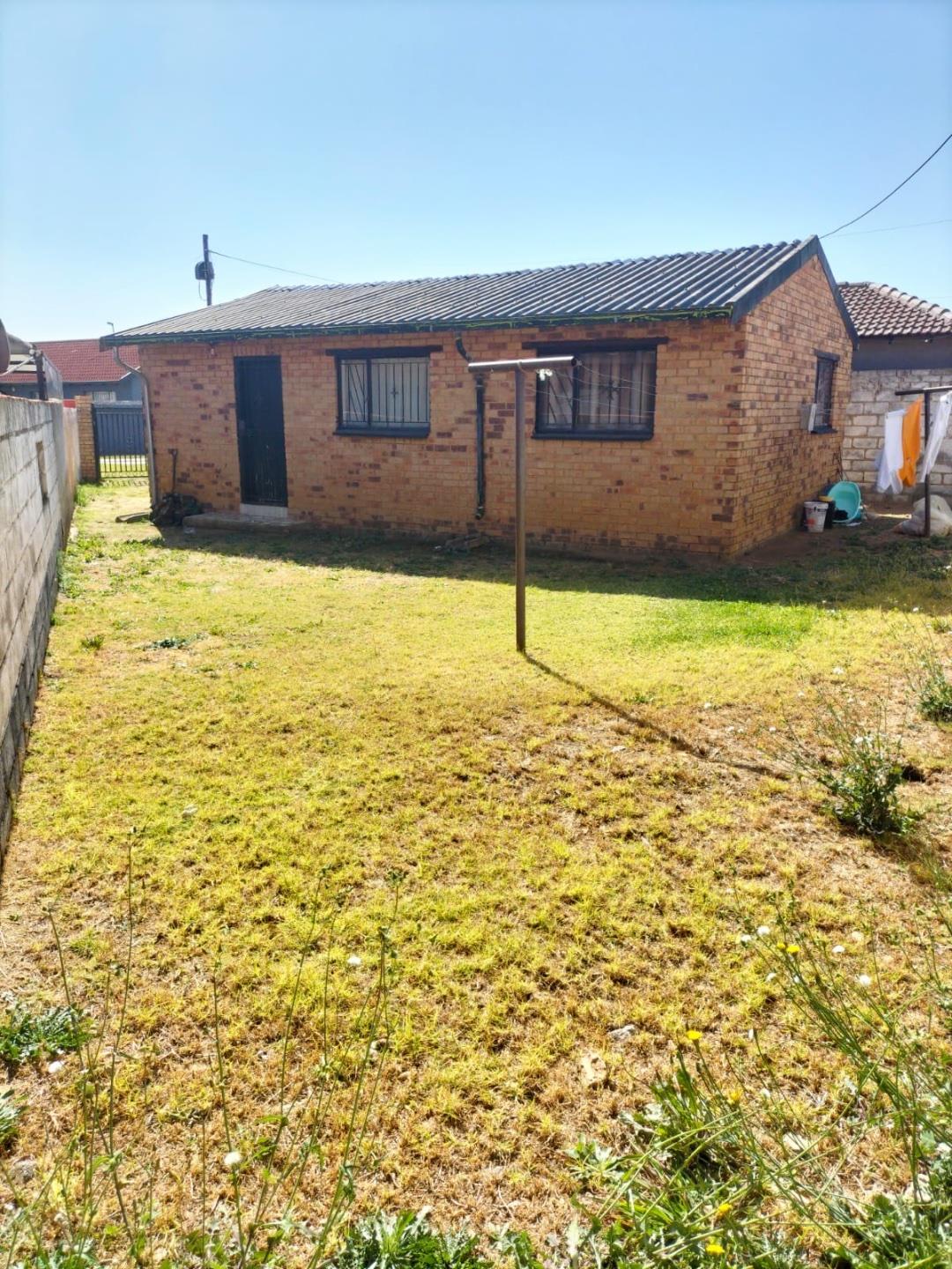 3 Bedroom House for sale in Dobsonville Gardens P24114537642