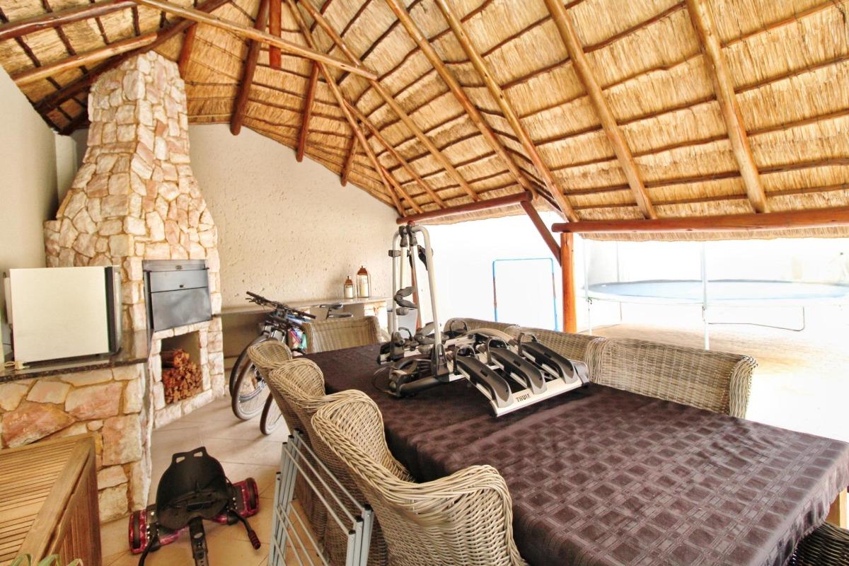 3 Bedroom House for sale in Symhurst P24114537823