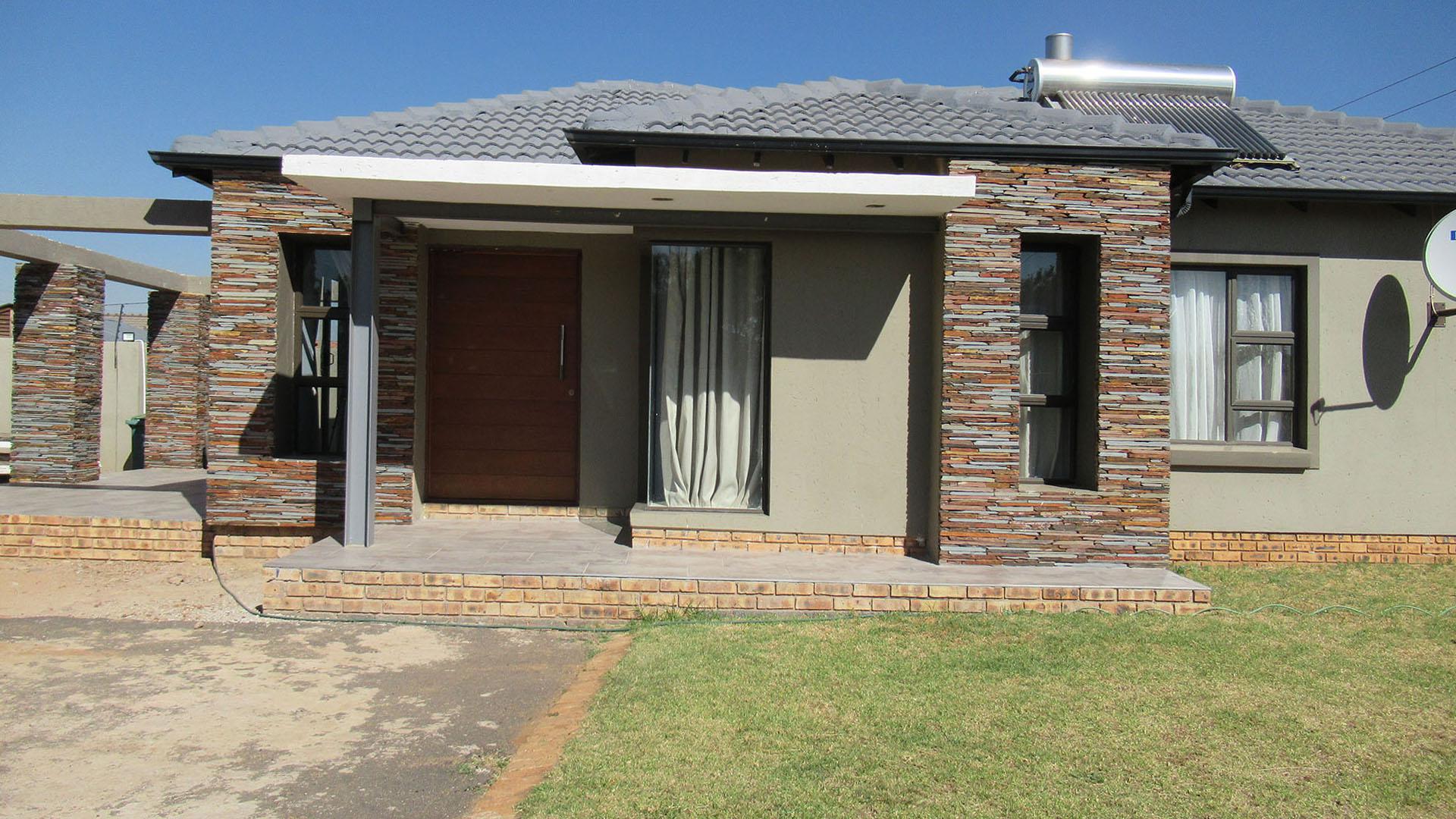 Azaadville Gardens Property Property and houses for sale in
