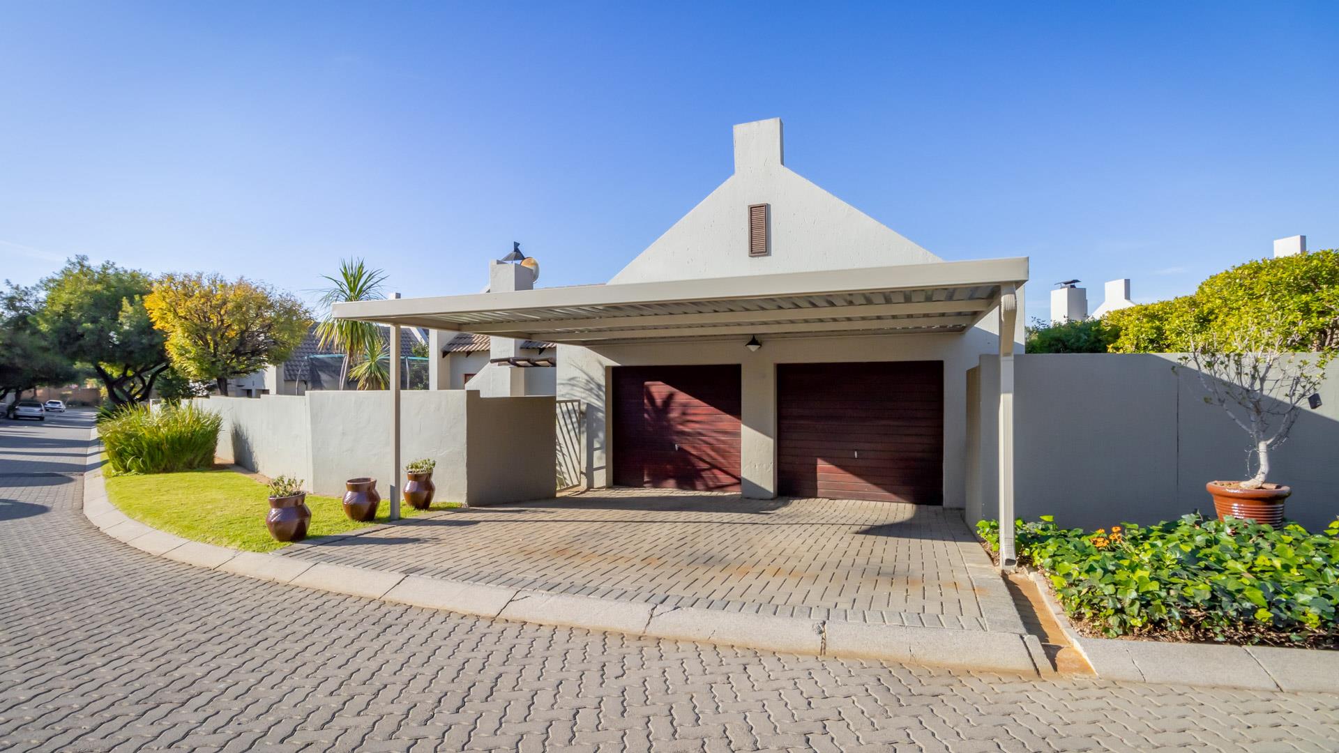 3 Bedroom Townhouse for sale in Pinehaven 25 Vergelegen, Pinehaven