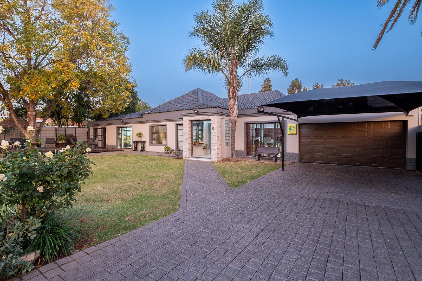 4 Bedroom House for sale in Brackendowns Vaal Road P24114538952