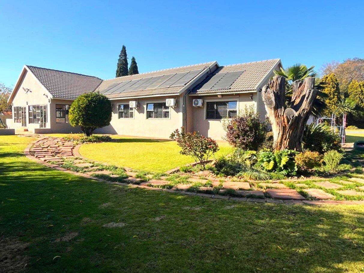 Rowhill Property Houses for sale in Rowhill