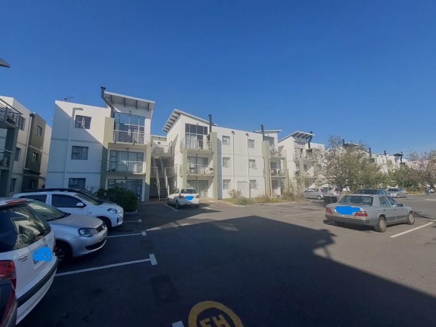 Apartment / flat for sale in Whispering Pines P24114539905