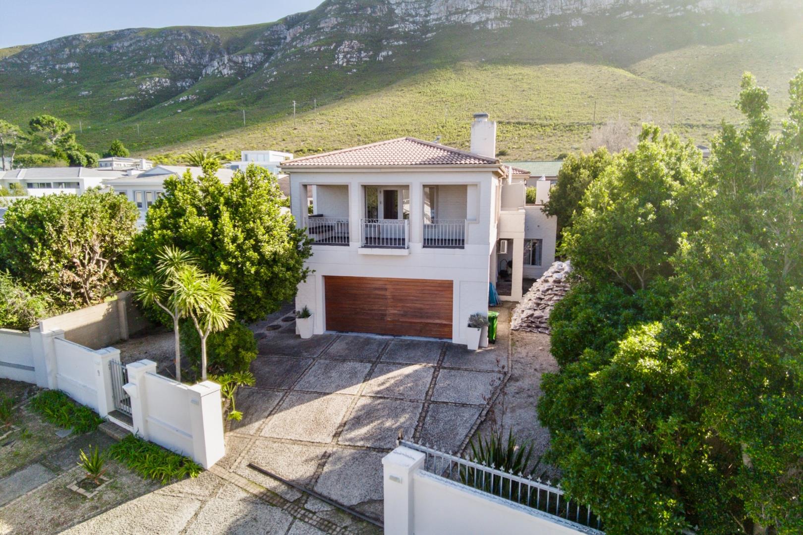 4 Bedroom House for sale in Hermanus Heights 9 Waboom Street P24