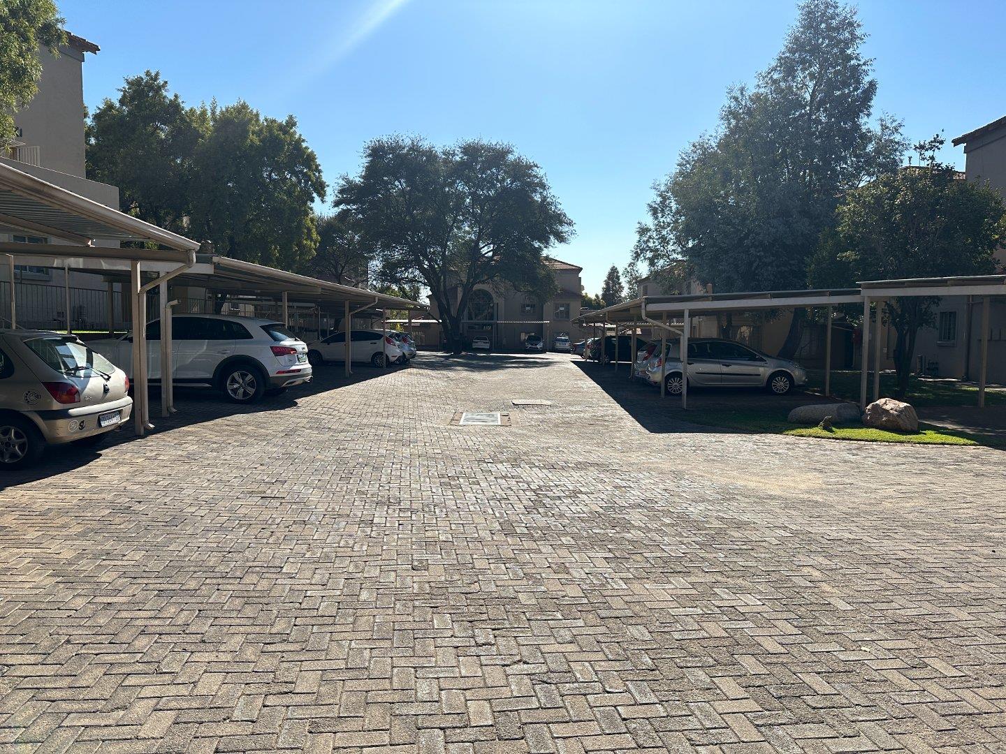 1 Bedroom Townhouse for sale in Weltevreden Park 17 Riverview, 889