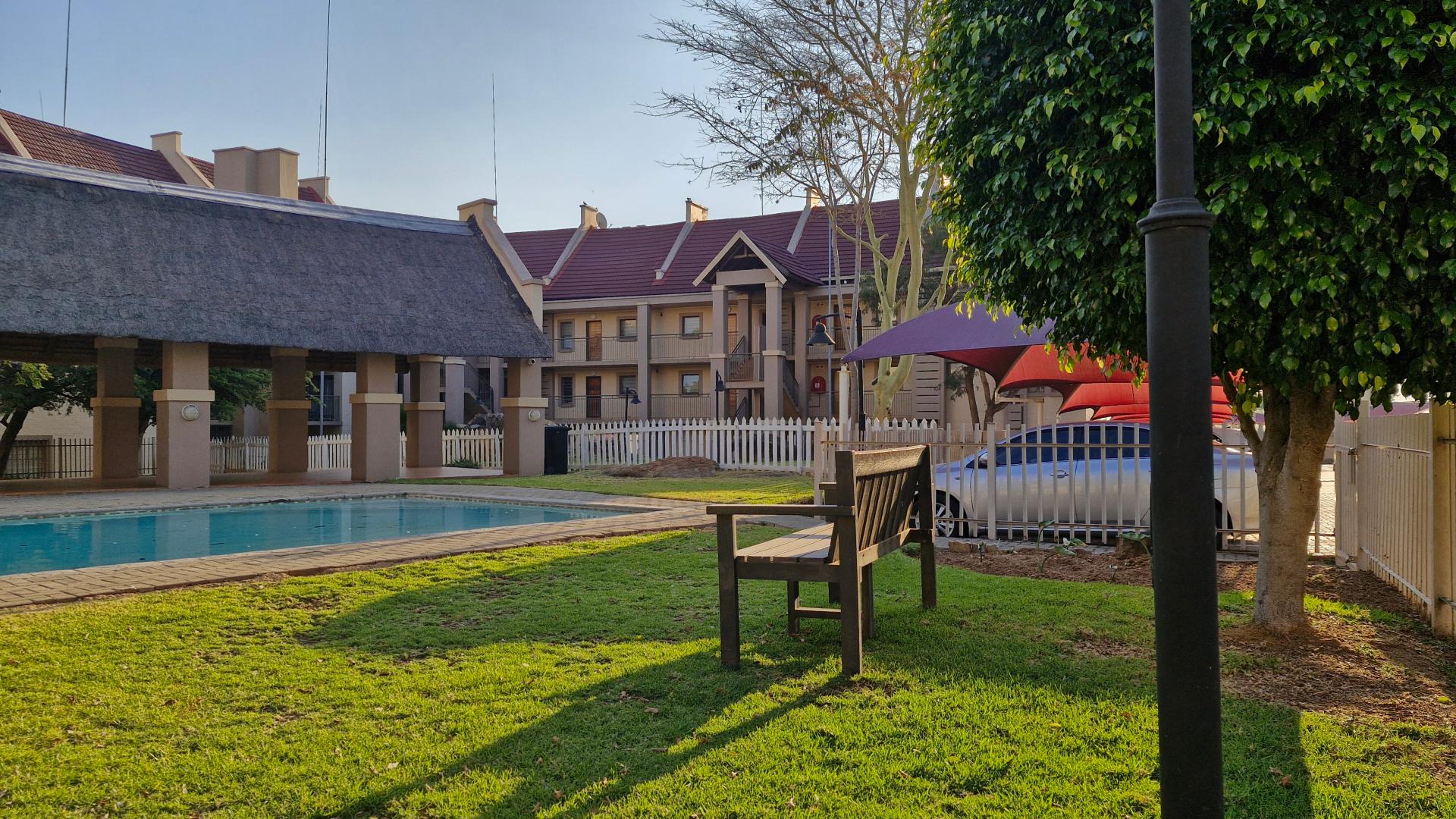 2 Bedroom Townhouse for sale in Sundowner 33 Meteor Road P24114541888