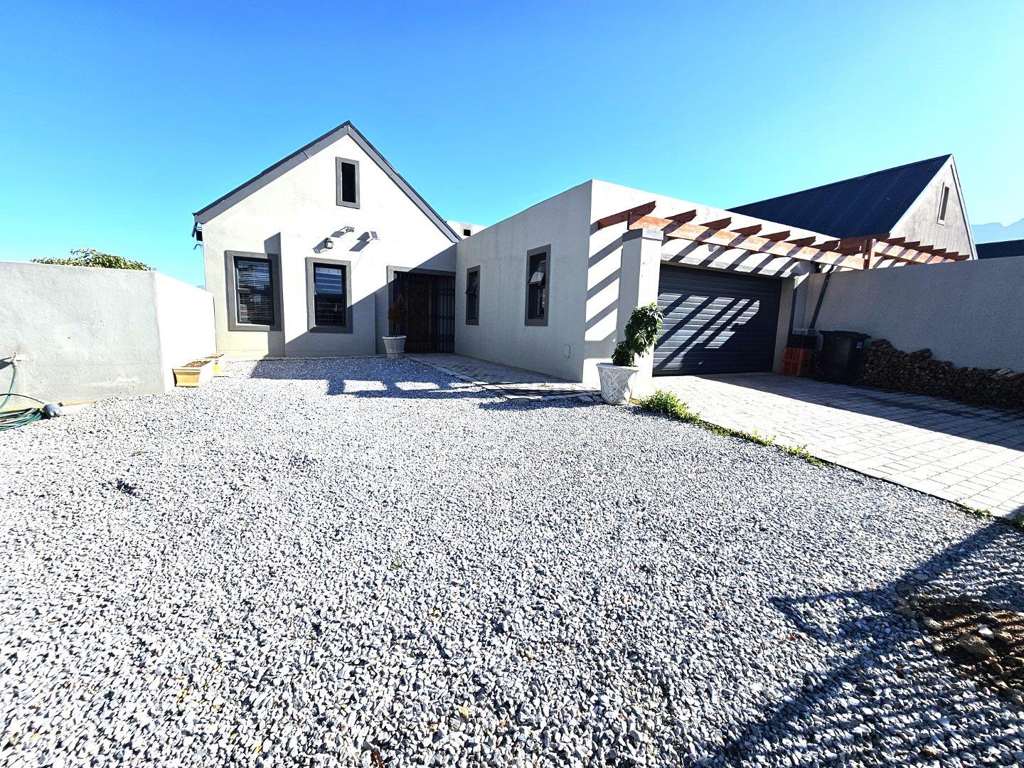 2 Bedroom House for sale in Altona P24114541895