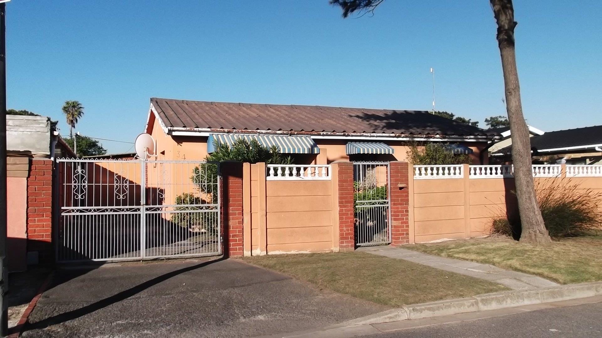 3 Bedroom House for sale in Charlesville P24114541995