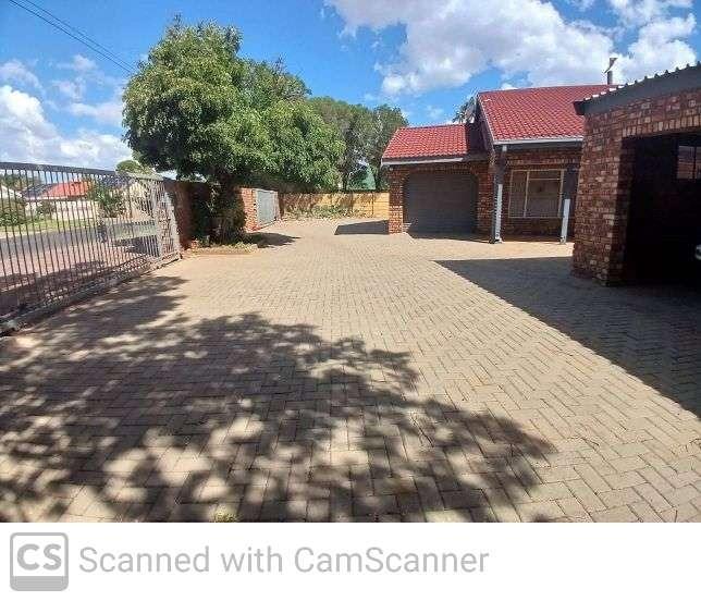 3 Bedroom House for sale in Carters Glen P24114542148