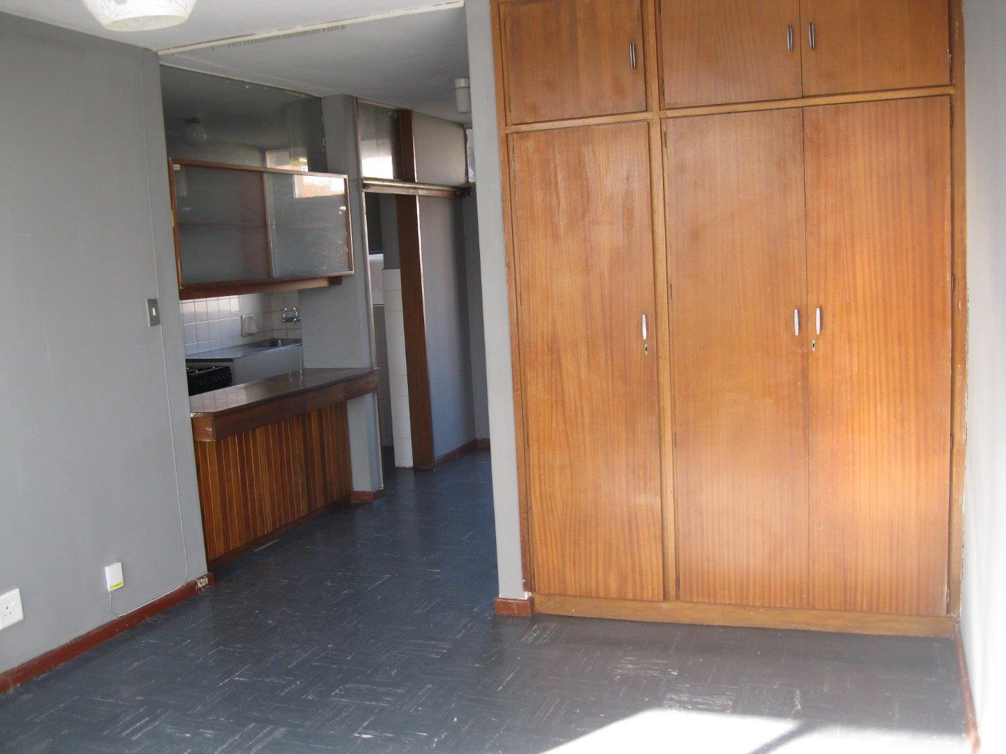 0.5 Bedroom Apartment / flat to rent in Sunnyside Rent Negotiable