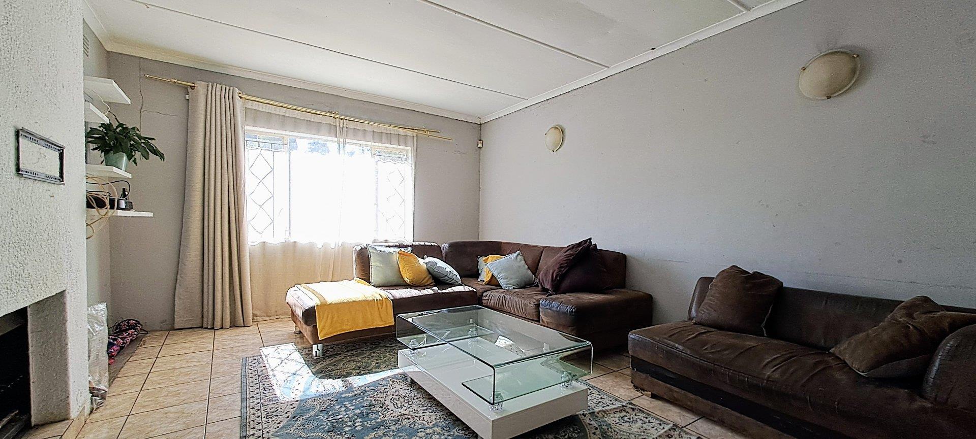 3 Bedroom House for sale in Rhodesfield 18 Daniel P24114544493