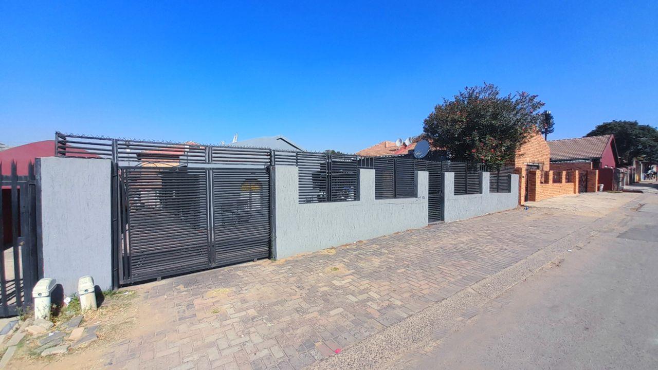 4 Bedroom House for sale in Rabie Ridge P24113901253