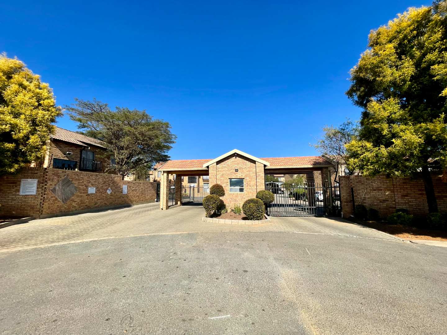 2 Bedroom Apartment / flat for sale in Weltevreden Park 827 Rugby