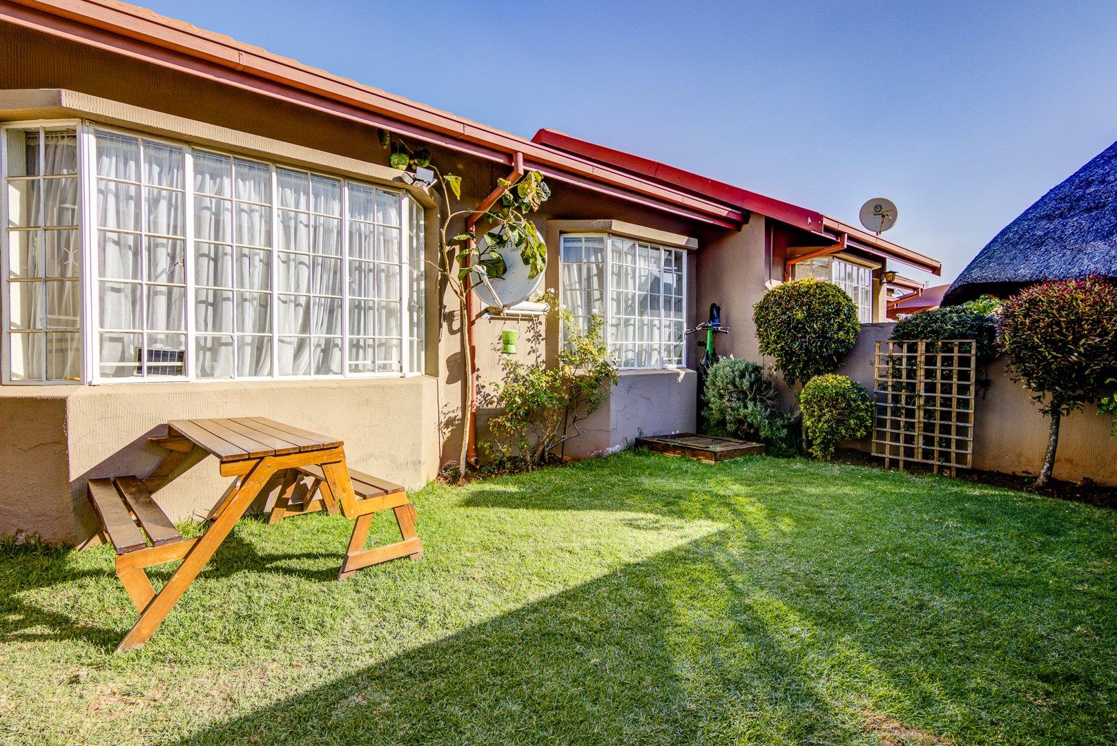 2 Bedroom Townhouse for sale in Norkem Park P24114545927