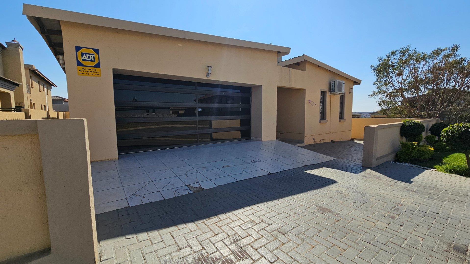 3 Bedroom House for sale in Woodhill Estate P24114546085