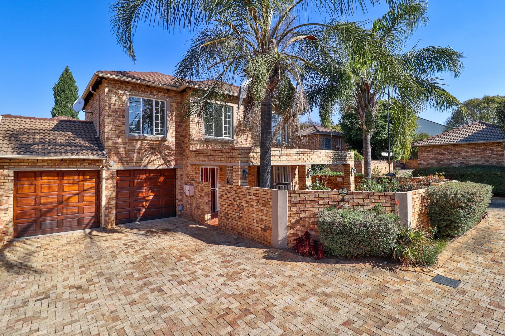 3 Bedroom Townhouse to rent in Olivedale P24114546317