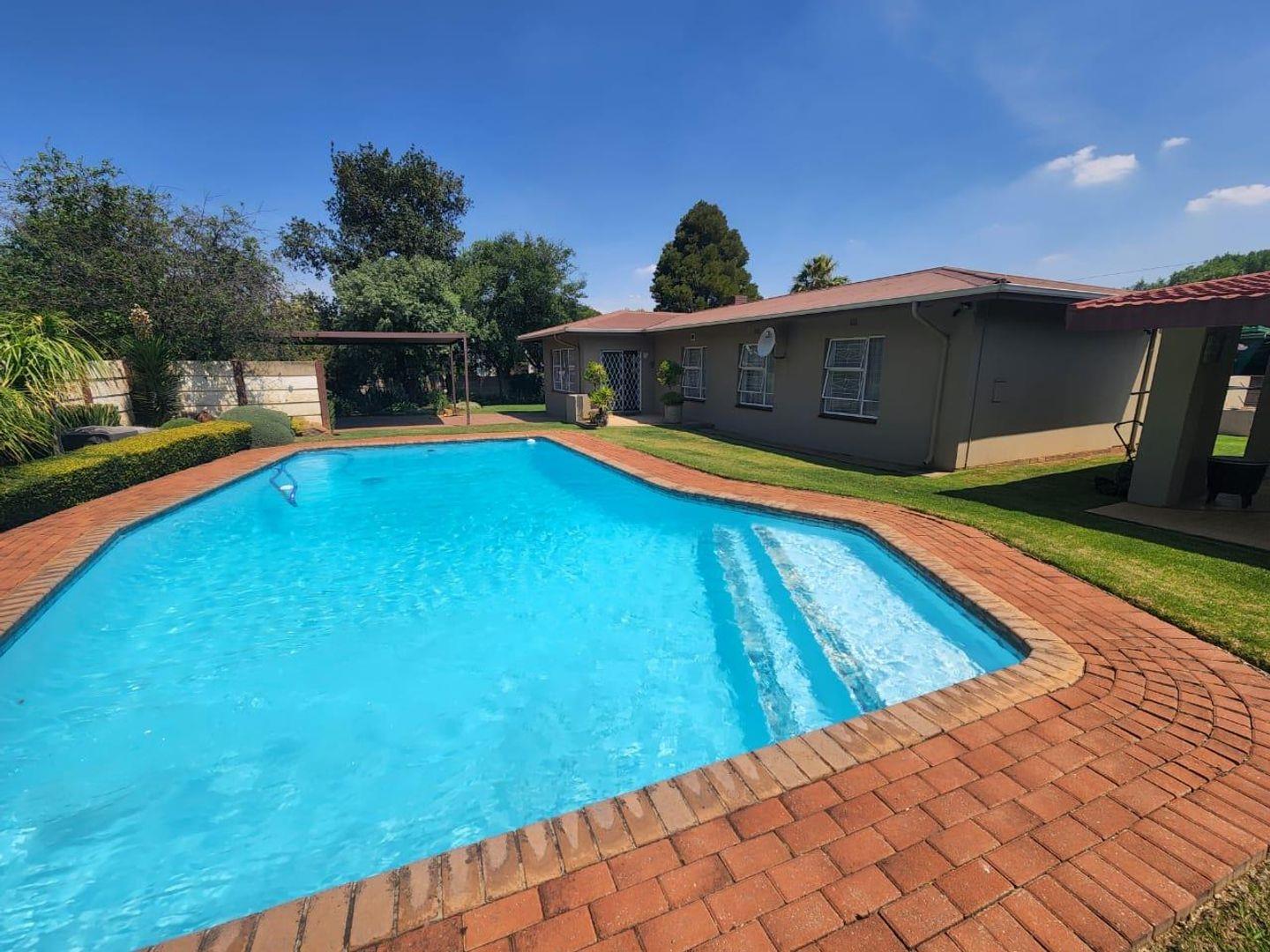 3 Bedroom House for sale in Vanderbijlpark SW 5 P24113664943