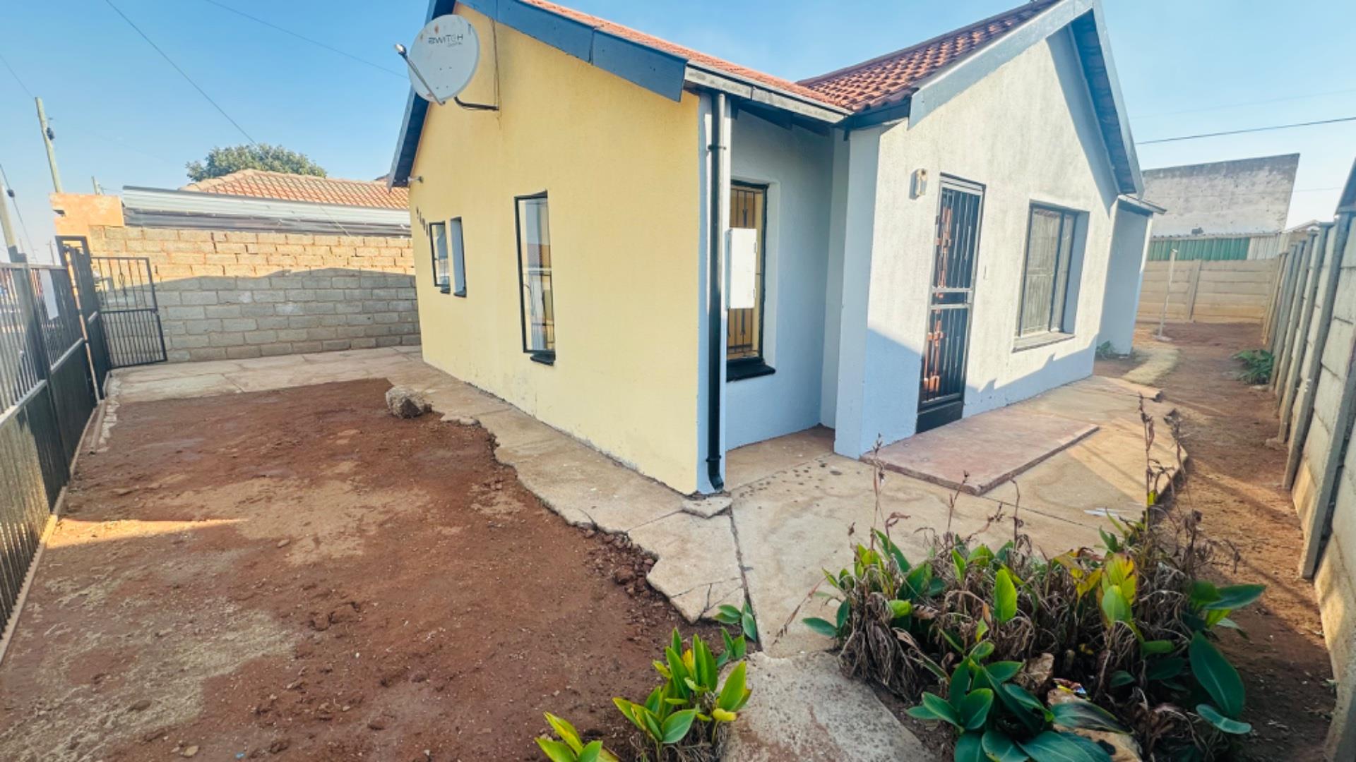 3 Bedroom House for sale in Kagiso P24114547416
