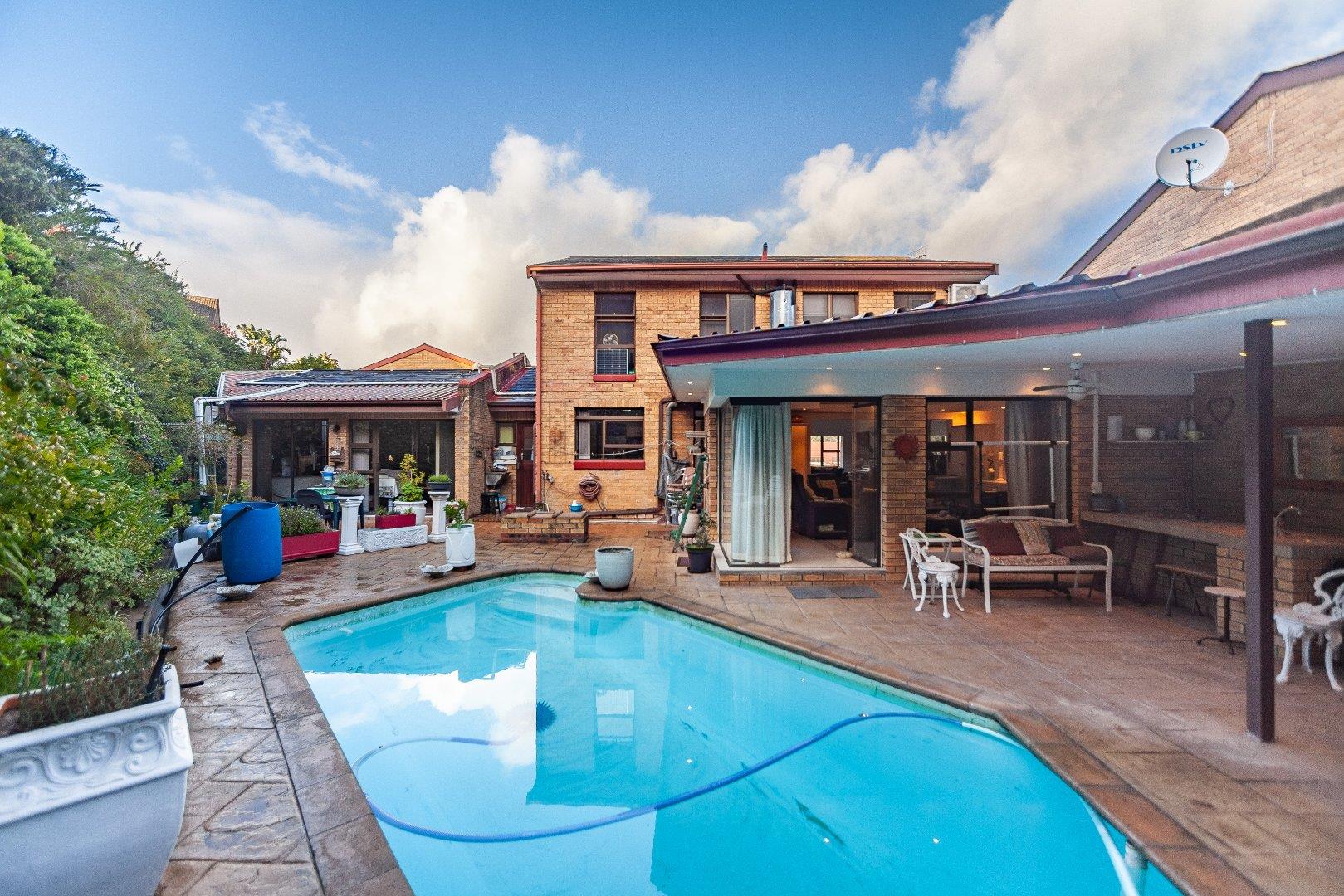 5 Bedroom House for sale in Selbourne P24114547958