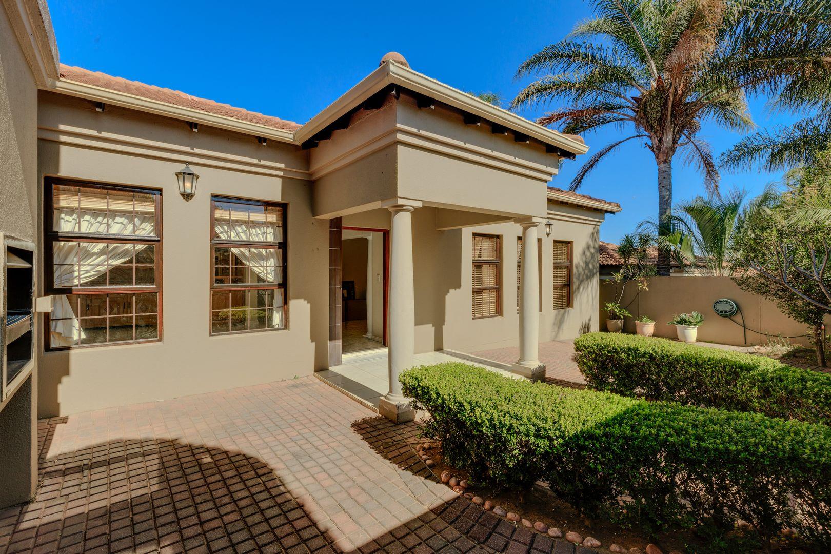 3 Bedroom House for sale in Douglasdale 35 Tusca Laduna, 51 Glenluce