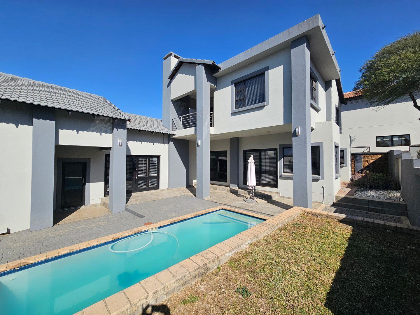 3 Bedroom House to rent in Silver Lakes Golf Estate P24114440003